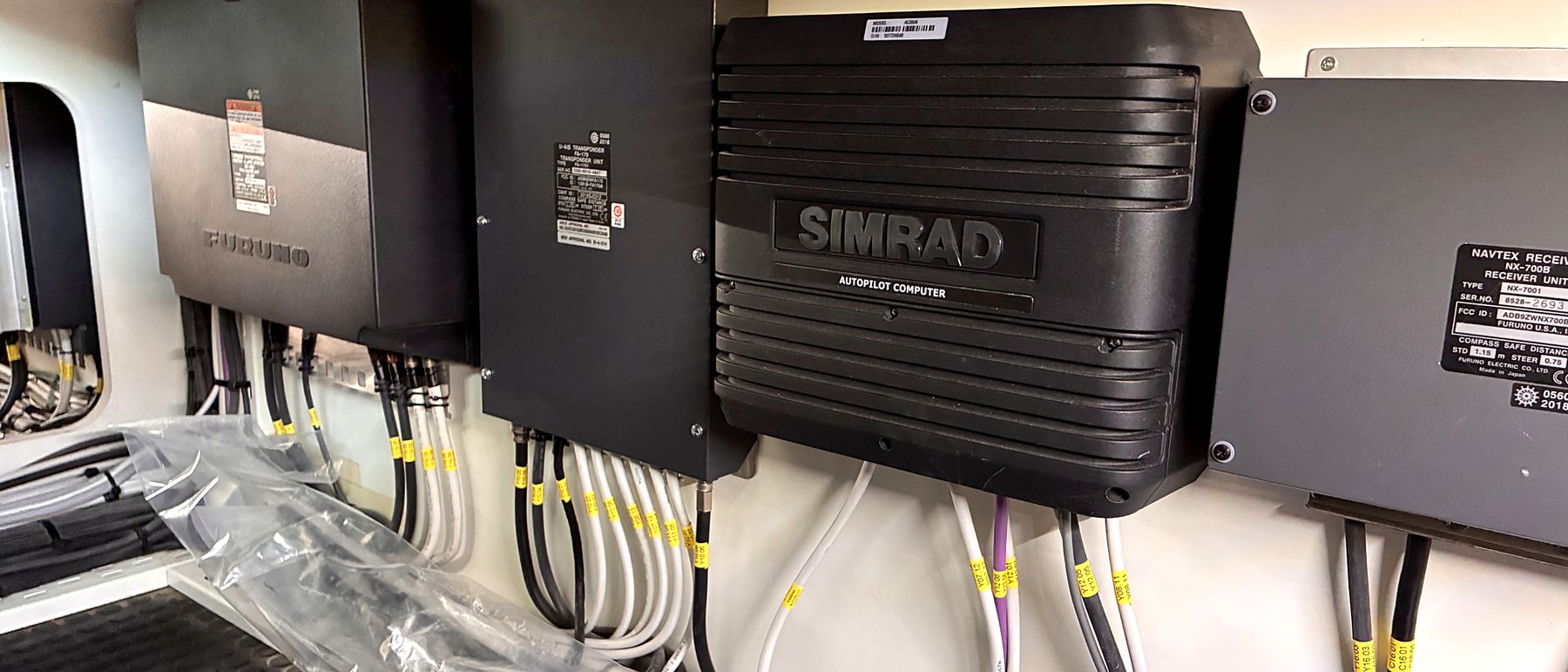 Boîtiers électroniques identifiés en local technique