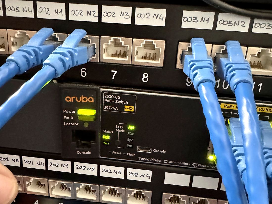 Switch réseau et panneau de brassage
